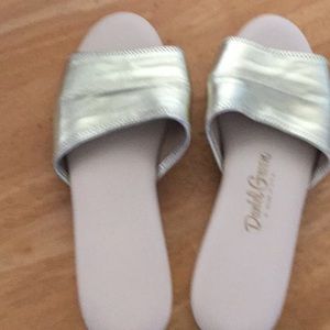 Daniel Green slippers size 7 slip-on